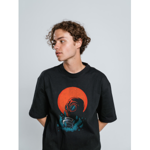 Tricou Într-o mască de gaz